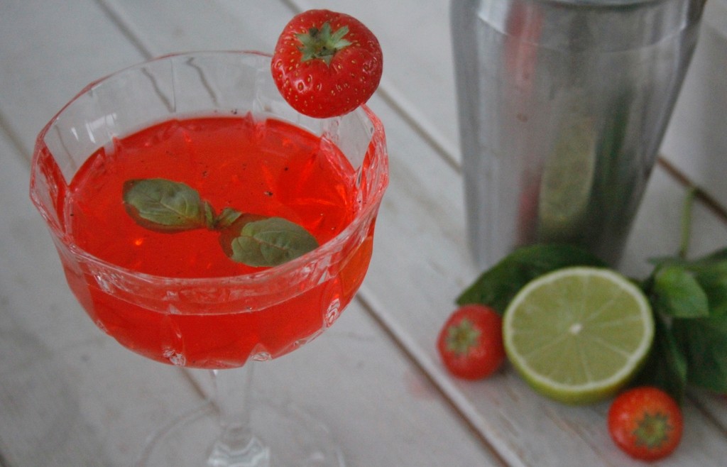 Gin Strawberry Basil Martini foto