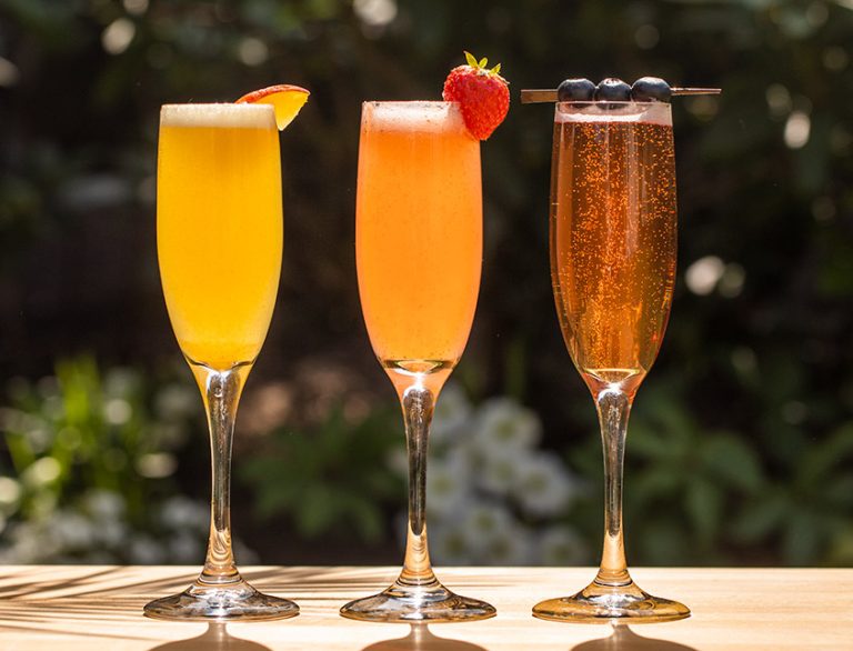 De klassieke BELLINI met prosecco en perzik Cocktailicious.nl